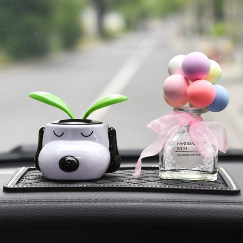 汽車(chē)擺件太陽(yáng)能搖擺蘋(píng)果花史努比狗車(chē)飾車(chē)上車(chē)載裝飾品太陽(yáng)花擺件