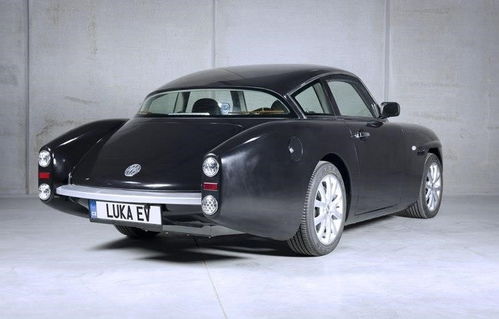 車重僅為815kg采用四輪轂電機驅動,續航300km復古電動轎跑老爺車